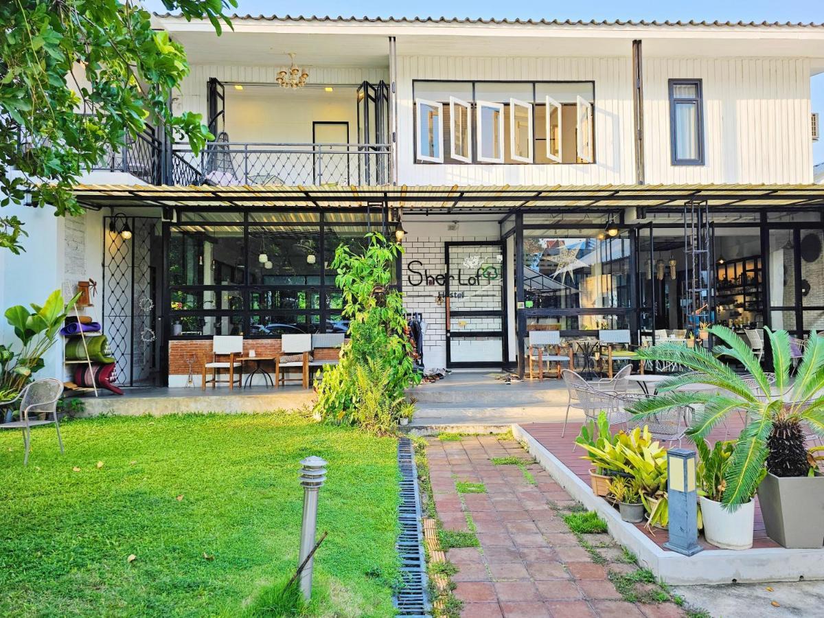 Sherloft Home & Hostel Чиангмай Экстерьер фото