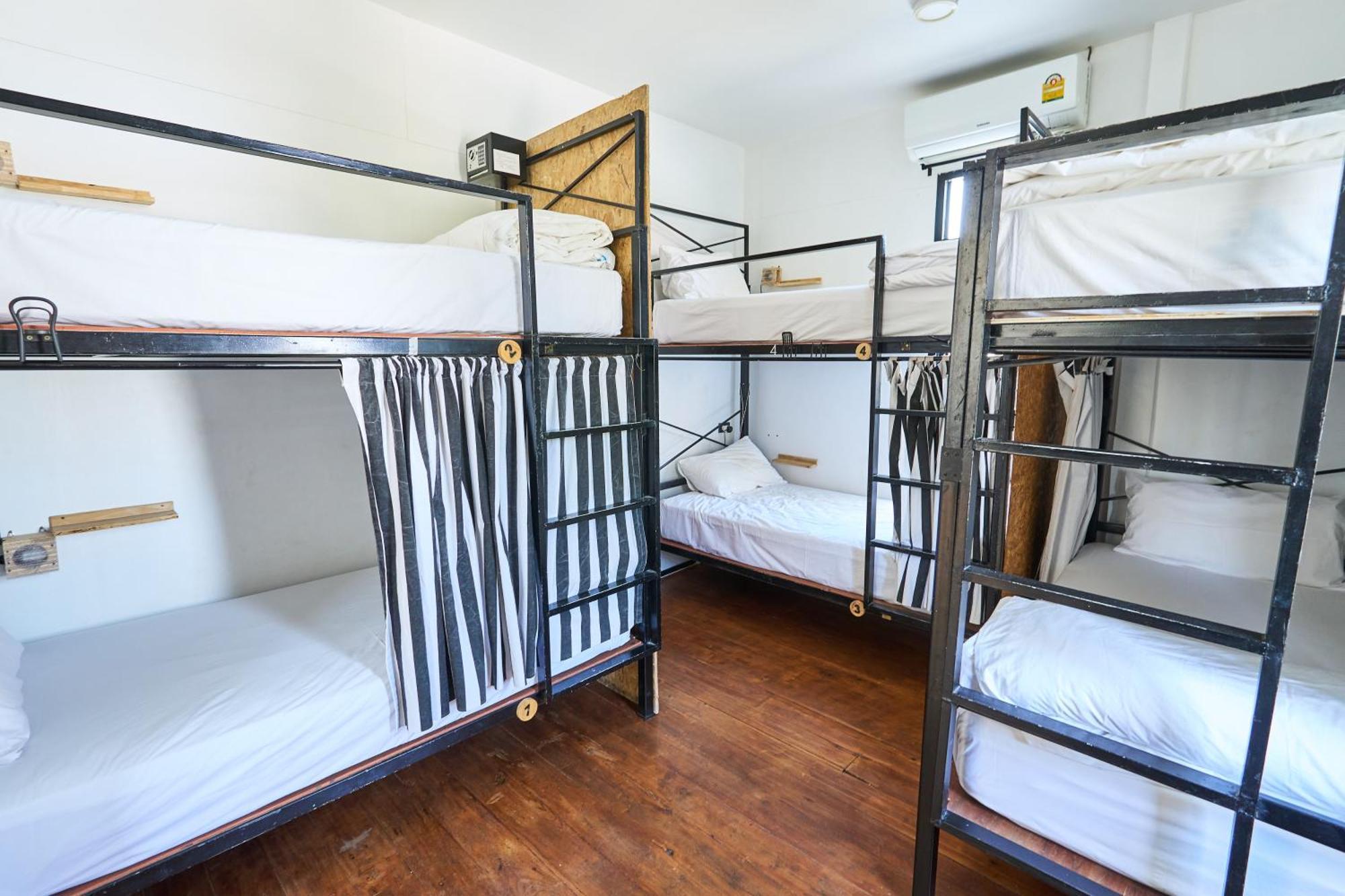 Sherloft Home & Hostel Чиангмай Экстерьер фото