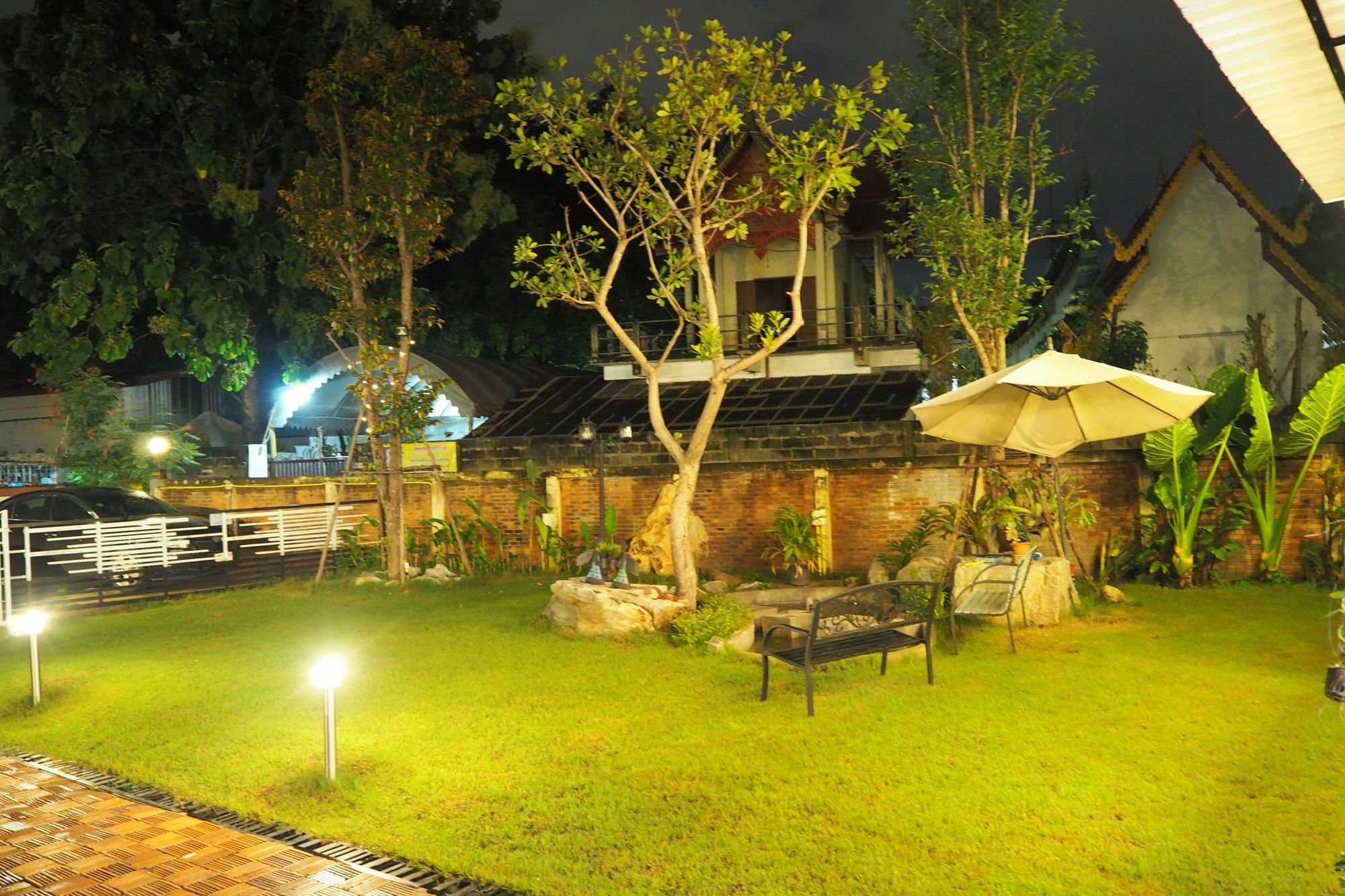 Sherloft Home & Hostel Чиангмай Экстерьер фото